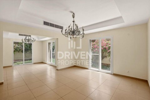Villa asukohaga Dubai Silicon Oasis, AÜE: 5 magamistoaga, 385.08 m² Nr 745975
