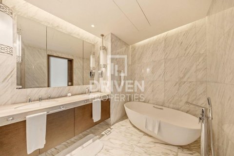 Apartment in Downtown Dubai (Downtown Burj Dubai), Dubai, UAE 4 bedrooms, 251.21 sq.m. № 745972 - photo 14