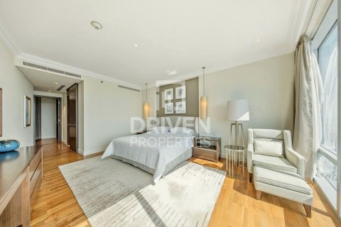 Apartment in Downtown Dubai (Downtown Burj Dubai), Dubai, UAE 4 bedrooms, 251.21 sq.m. № 745972 - photo 8