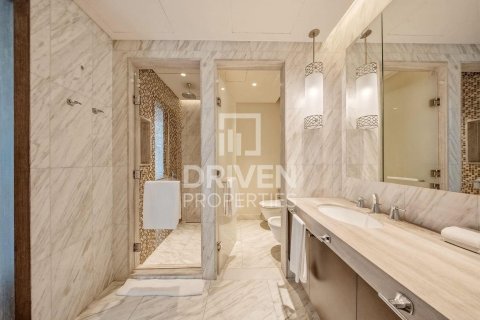 Apartment in Downtown Dubai (Downtown Burj Dubai), Dubai, UAE 4 bedrooms, 251.21 sq.m. № 745972 - photo 17