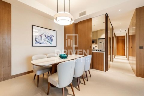 דירה להשכרה ב Downtown Dubai (Downtown Burj Dubai), Dubai, איחוד האמירויות  3 חדרי שינה, 156 מ"ר, מספר 603690 - תמונה 2