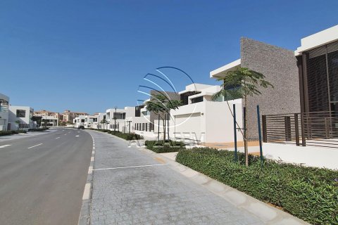 Villa sa Saadiyat Island, Abu Dhabi, UAE 4 silid-tulugan, 917 sq.m. № 615723 - larawan 1