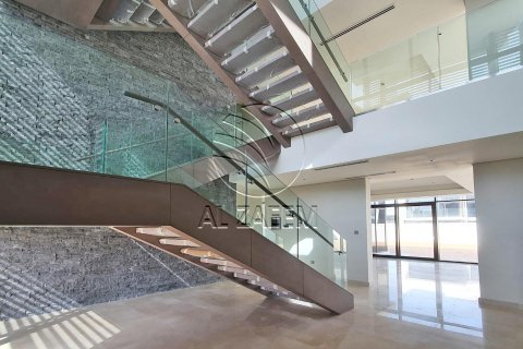 Villa sa Saadiyat Island, Abu Dhabi, UAE 4 silid-tulugan, 917 sq.m. № 615723 - larawan 7
