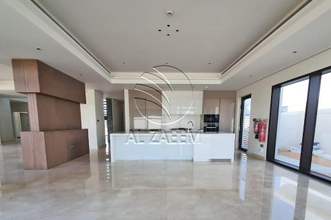 Villa sa Saadiyat Island, Abu Dhabi, UAE 4 silid-tulugan, 917 sq.m. № 615723 - larawan 3