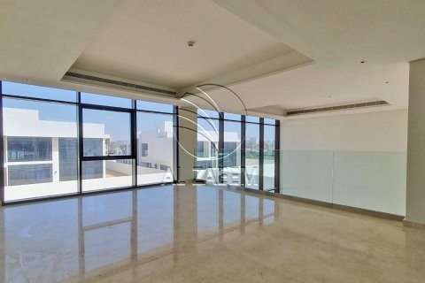 Villa sa Saadiyat Island, Abu Dhabi, UAE 4 silid-tulugan, 917 sq.m. № 615723 - larawan 9