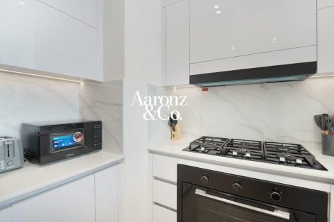 Apartamento en venta en Jumeirah Village Circle, Dubai, EAU 2 dormitorios, 159 m2 № 693688 - foto 18