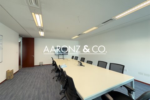 Oficina en alquiler en Sheikh Zayed Road, Dubai, EAU 557 m2 № 693686 - foto 5