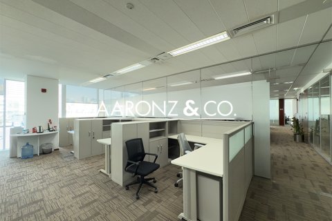 Oficina en alquiler en Sheikh Zayed Road, Dubai, EAU 557 m2 № 693686 - foto 6