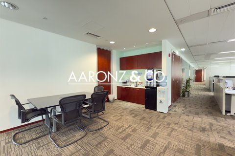 Oficina en alquiler en Sheikh Zayed Road, Dubai, EAU 557 m2 № 693686 - foto 10