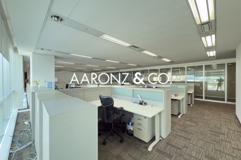 Oficina en alquiler en Sheikh Zayed Road, Dubai, EAU 557 m2 № 693686 - foto 2