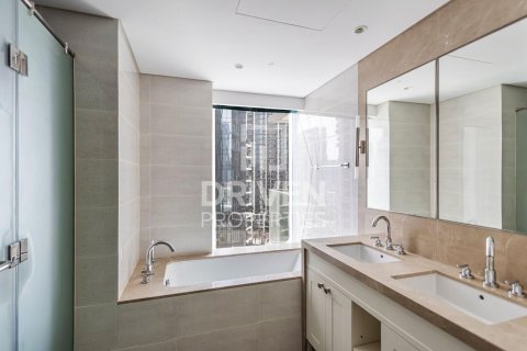 Apartment in Downtown Dubai (Downtown Burj Dubai), UAE 2 bedrooms, 156 sq.m. № 684381 - photo 18