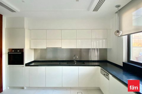 Villa in Dubai, UAE 5 bedrooms, 420.5 sq.m. № 632808 - photo 6