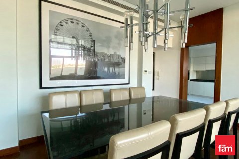 Villa in Dubai, UAE 5 bedrooms, 420.5 sq.m. № 632808 - photo 5