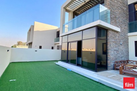 Villa in Dubai, UAE 5 bedrooms, 420.5 sq.m. № 632808 - photo 2