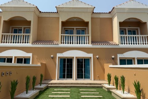 Townhouse sa Jumeirah Village Triangle, Dubai, UAE 2 silid-tulugan, 152 sq.m. № 734165