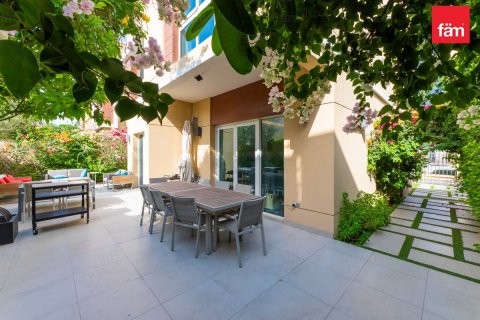Vila di Al Barsha, Dubai, UEA 3 kamar tidur, 323.5 m2 nomor 710253 - foto 18