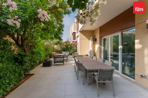 Vila di Al Barsha, Dubai, UEA 3 kamar tidur, 323.5 m2 nomor 710253 - foto 2