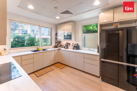 Vila di Al Barsha, Dubai, UEA 3 kamar tidur, 323.5 m2 nomor 710253 - foto 13