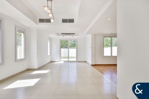 Villa in The Springs, Dubai, UAE 3 bedrooms, 210 sq.m. № 667130 - photo 1