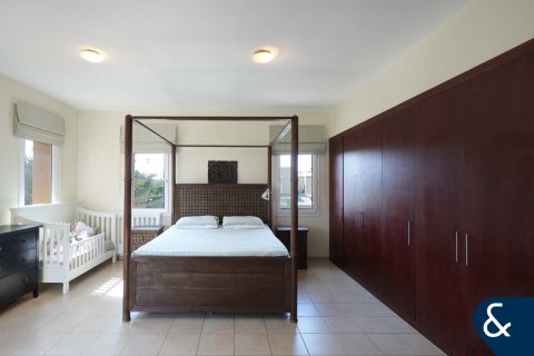 Vila u Arabian Ranches, Dubai, UAE 4 spavaćih soba, 273 m2 Br. 667131 - fotografija 6