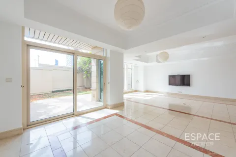 Vilë në Dubai Marina, Emiratet e Bashkuara Arabe 3 dhoma gjumi, 316 m2. № 650189 - Foto 5