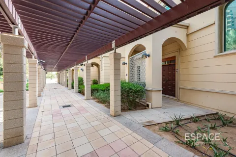 Vilë në Dubai Marina, Emiratet e Bashkuara Arabe 3 dhoma gjumi, 316 m2. № 650189 - Foto 15