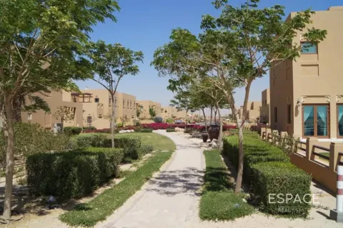 Városi lakóépület itt: Al Furjan, Dubai, EAE, 3 hálószoba, 283 m², azonosító: 650188 - fénykép 11