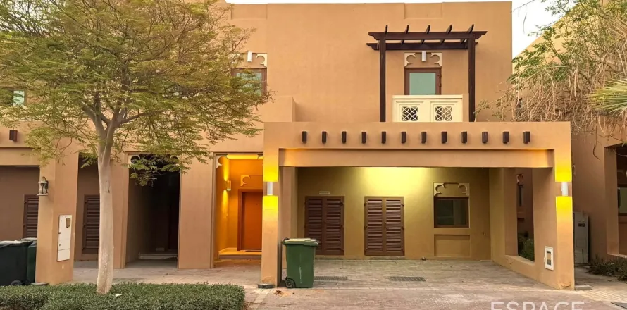 Városi lakóépület itt: Al Furjan, Dubai, EAE, 3 hálószoba, 283 m², azonosító: 650188