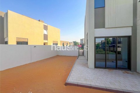 Řadový dům v Dubai Land, Dubai, SAE 4 ložnice, 216 m² Č.: 626016 - fotografie 16