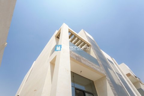 Villa in Al Shamkha, Abu Dhabi, UAE 8 bedrooms, 780 sq.m. № 659693 - photo 1