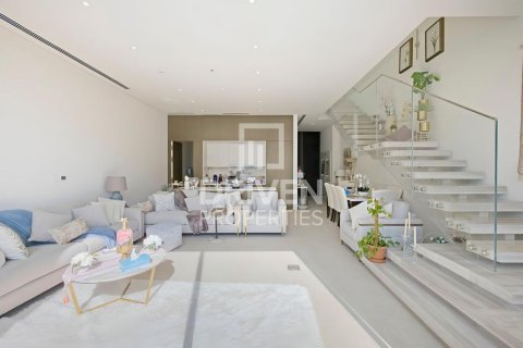 Casa urbana para arrendamento em Nadd Al Sheba, Dubai, EAU 3 quartos, 187.29 m2 № 746686 - foto 2