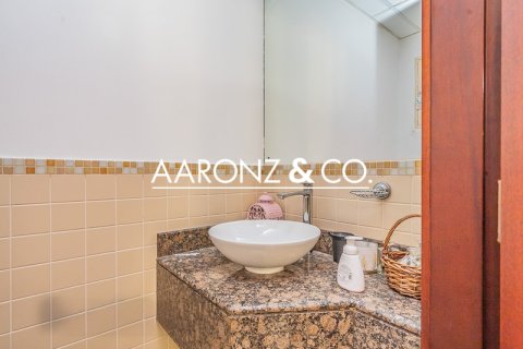 Lakás itt: Jumeirah Beach Residence, Dubai, EAE, 2 hálószoba, 128 m², azonosító: 687056 - fénykép 16