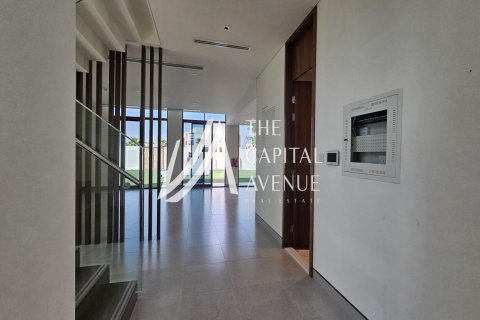 Müüa villa asukohaga Abu Dhabi, AÜE: 4 magamistoaga, 1000 m² Nr 604799 - pilt 2