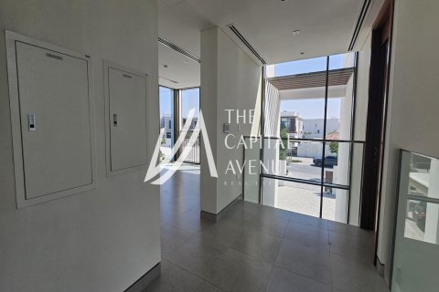 Müüa villa asukohaga Abu Dhabi, AÜE: 4 magamistoaga, 1000 m² Nr 604799 - pilt 3