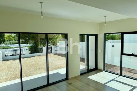 Rijtjeshuis te koop in DAMAC Hills (Akoya by DAMAC), Dubai, VAE 4 slaapkamers, 274 vr.m., nr 645361 - foto 2