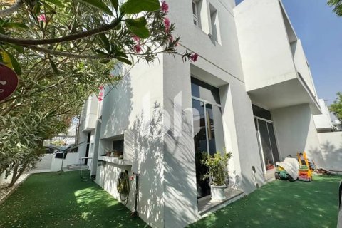 Casa urbana para arrendamento em Mudon, Dubai, EAU 3 quartos, 213 m2 № 645366 - foto 1