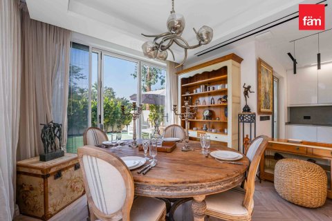 Villa in vendita a Dubai, EAU 2 camere da letto, 250 mq. № 682046 - foto 11