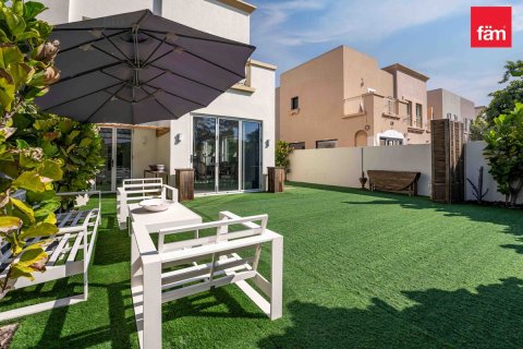 Villa in vendita a Dubai, EAU 2 camere da letto, 250 mq. № 682046 - foto 2