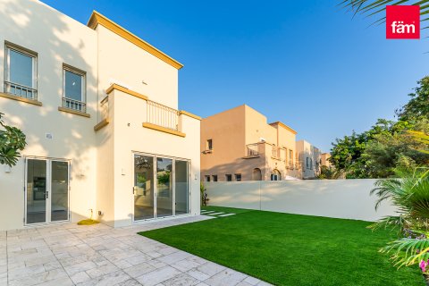 Villa te koop in Dubai, VAE 2 slaapkamers, 250 vr.m., nr 682046 - foto 1