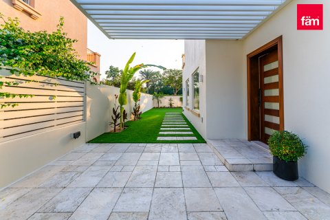 Villa te koop in Dubai, VAE 2 slaapkamers, 250 vr.m., nr 682046 - foto 2