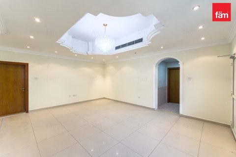Villa in Al Barsha, Dubai, UAE 5 bedrooms, 1394 sq.m. № 682043 - photo 18