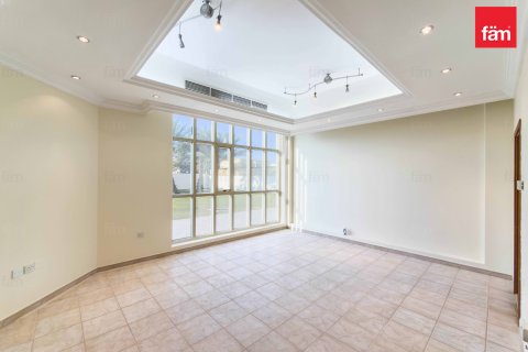 فيلا للإيجار في البرشاء، دبي، الإمارات العربية المتحدة 5 غرفة نوم ، 1394 متر مربع ، رقم 682043 - صورة 7