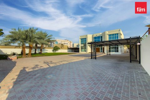 Villa in Al Barsha, Dubai, UAE 5 bedrooms, 1394 sq.m. № 682043 - photo 16