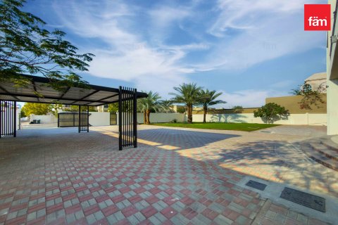 Villa in Al Barsha, Dubai, UAE 5 bedrooms, 1394 sq.m. № 682043 - photo 8