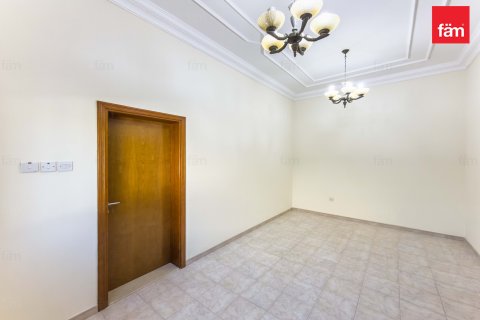 Villa in Al Barsha, Dubai, UAE 5 bedrooms, 1394 sq.m. № 682043 - photo 6