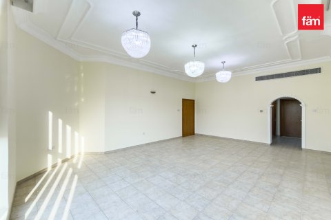 Villa in Al Barsha, Dubai, UAE 5 bedrooms, 1394 sq.m. № 682043 - photo 5