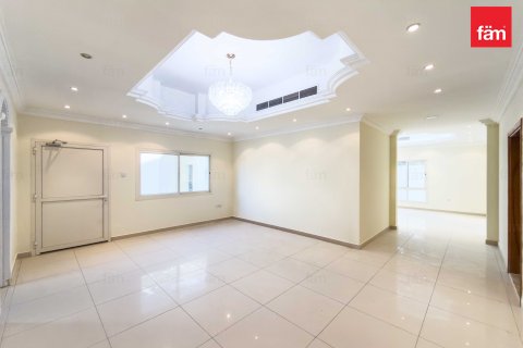 Villa in Al Barsha, Dubai, UAE 5 bedrooms, 1394 sq.m. № 682043 - photo 15