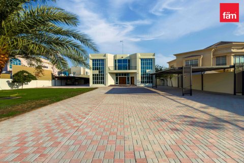 Villa in Al Barsha, Dubai, UAE 5 bedrooms, 1394 sq.m. № 682043 - photo 12