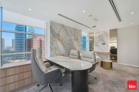 Oficina en Dubai, EAU 851.3 m² № 699955