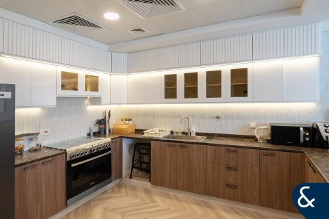 Vila di Al Furjan, Dubai, UAE 4 bilik tidur, 423 meter persegi № 685120 - foto 12